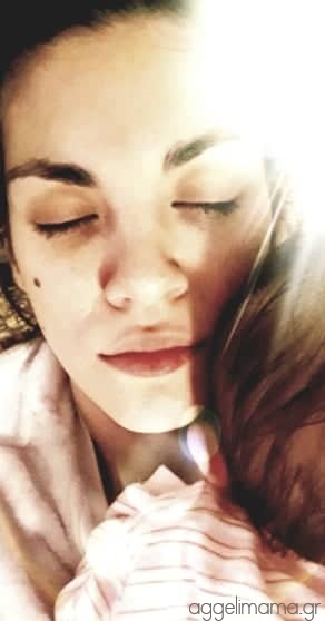 Η κούραση της μητρότητας, η πιο γλυκιά στιγμή.