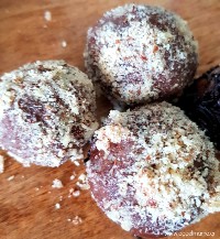 Τρουφάκια και ρολλάκια ταχινιού με 3 υλικά!