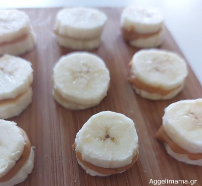Σαντουιτσάκια" μπανάνας με ταχίνι και φυστικοβούτυρο!
