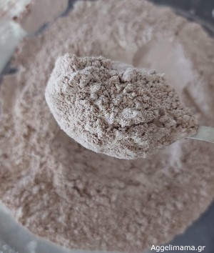 Kέικ σοκολάτας χωρίς ζάχαρη, αυγά και μίξερ !