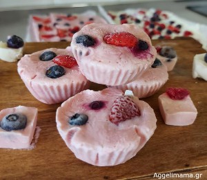 Παγωμένες μπάρες με γιαούρτι και φρούτα !