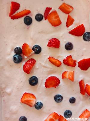 Παγωμένες μπάρες με γιαούρτι και φρούτα !